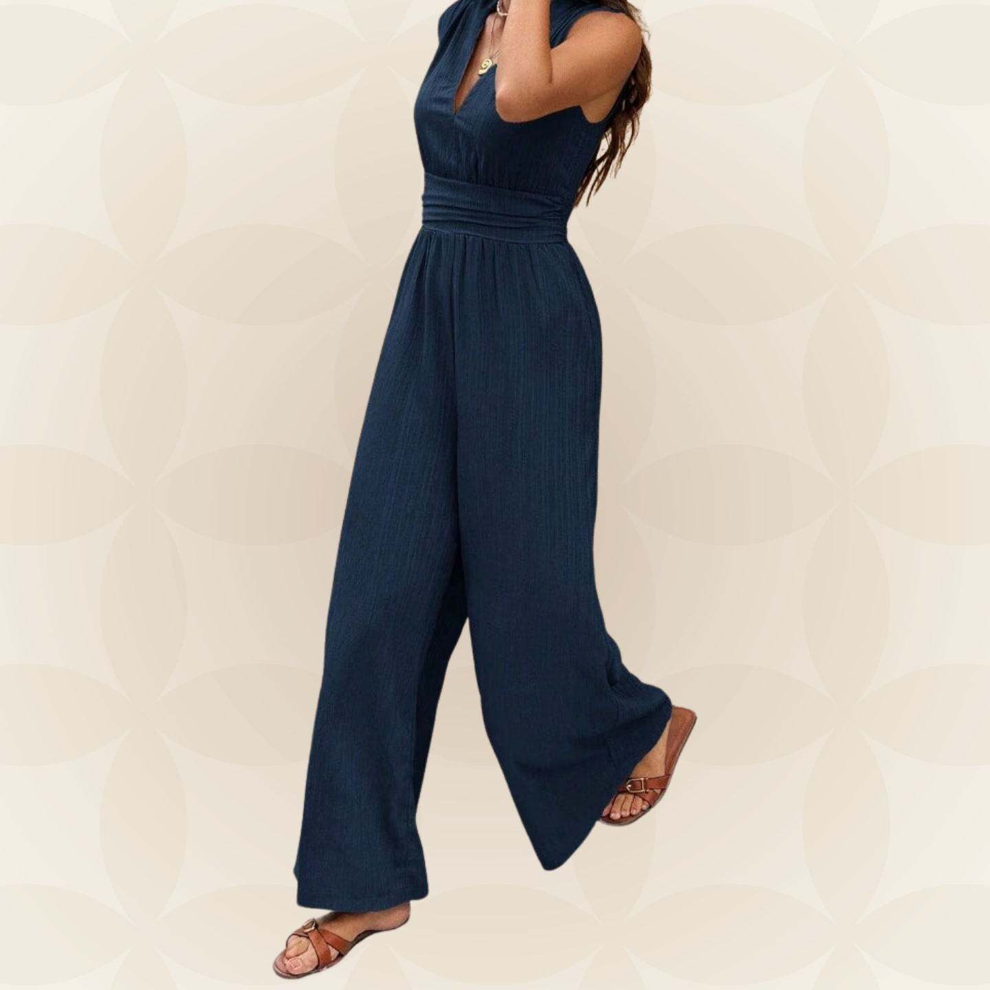 Marga | Effen jumpsuit met diepe V-hals en gerimpelde mouwen