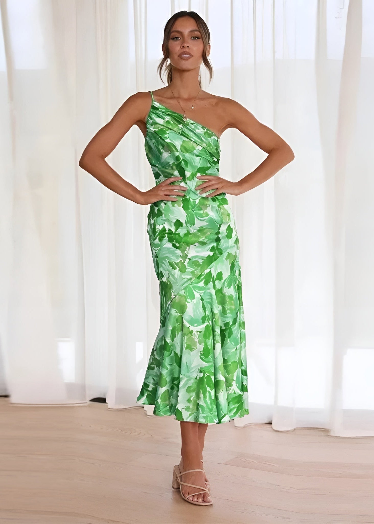Selena - One-Shoulder Bloemenjurk met bloemenprint en flatterende pasvorm