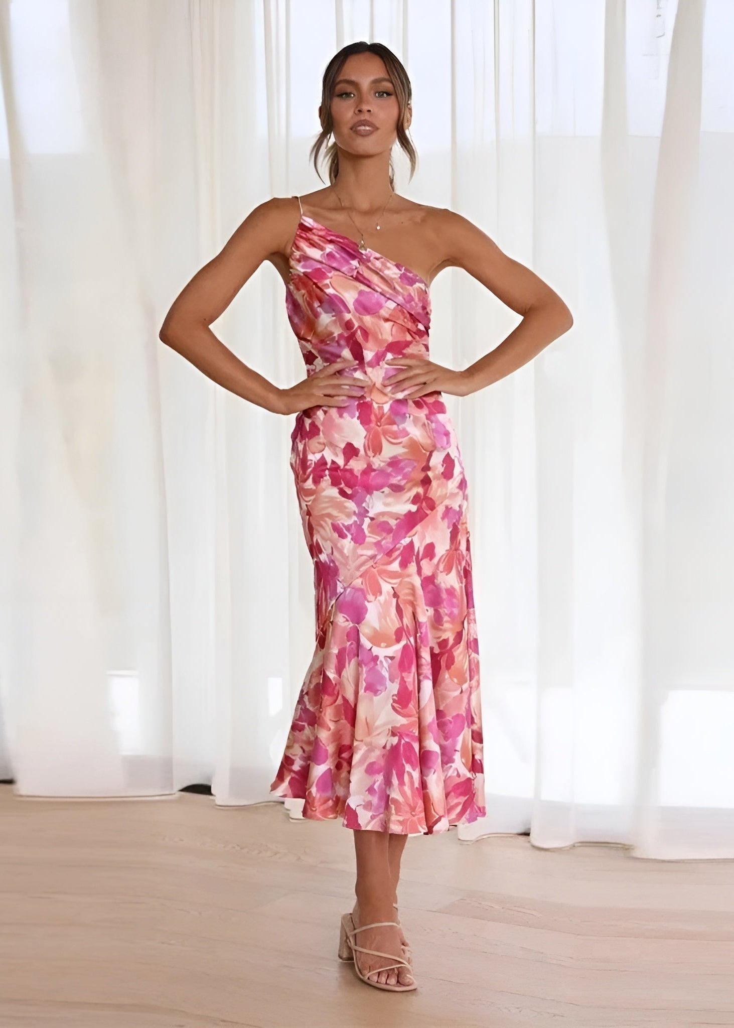 Selena - One-Shoulder Bloemenjurk met bloemenprint en flatterende pasvorm