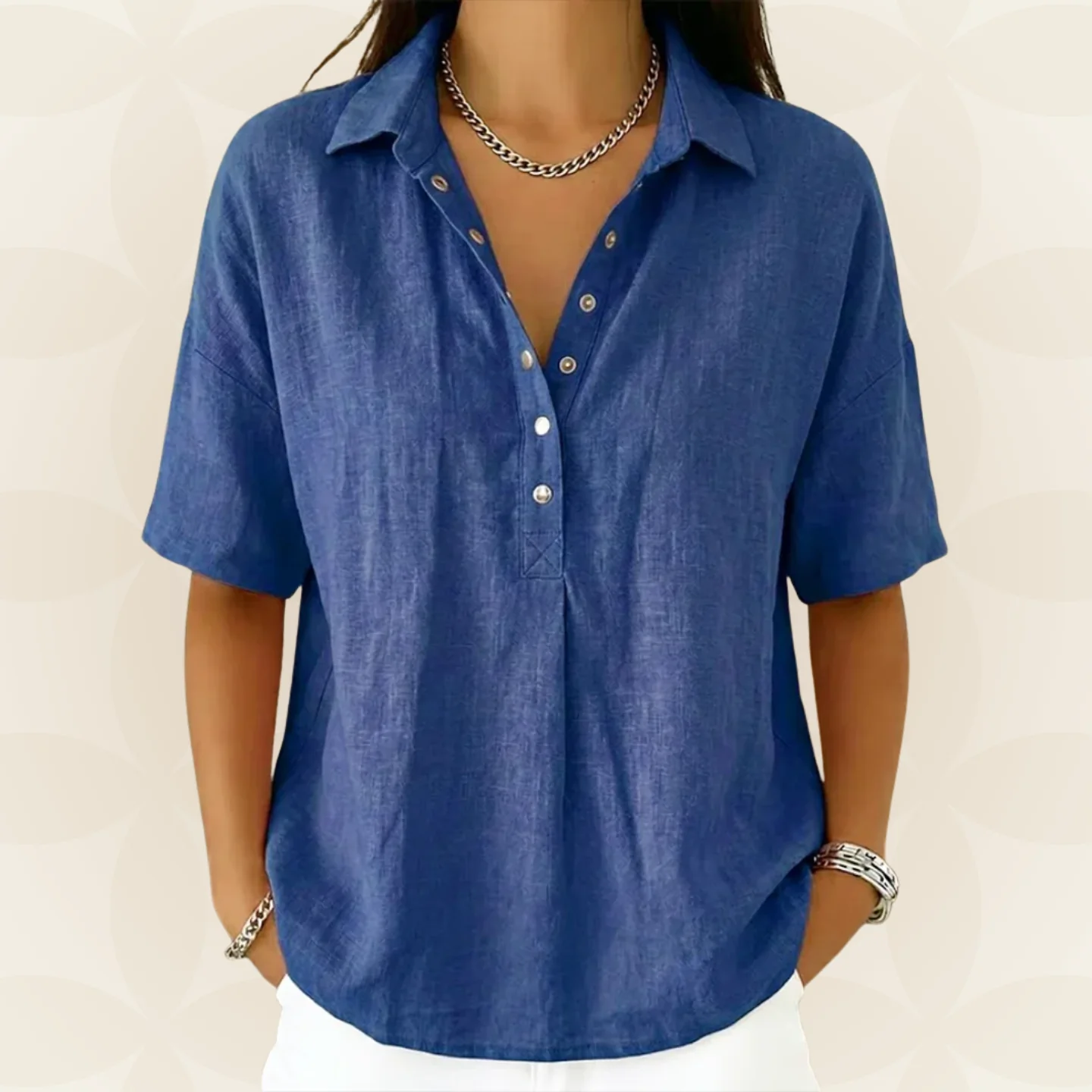 Sonja – Blouse met kraag en knoopdetail